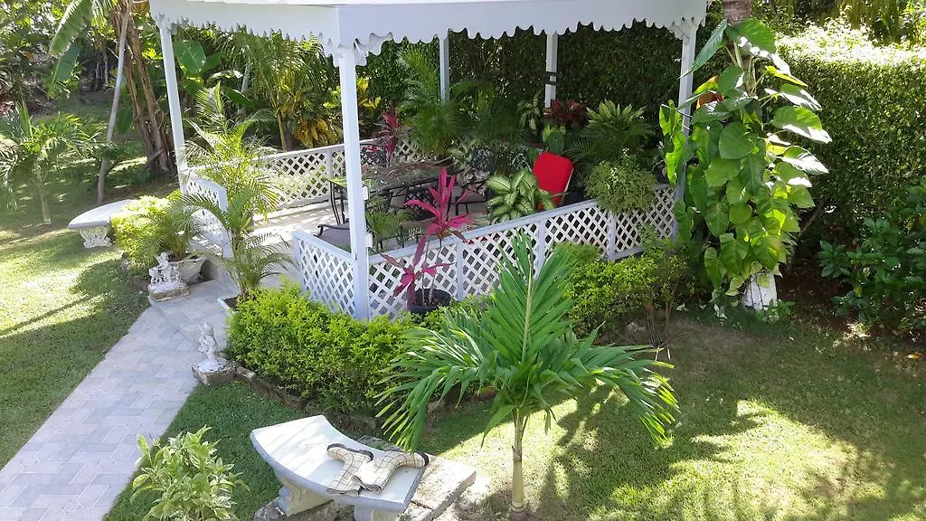 Lorenton Hideaway Lucea 0*,